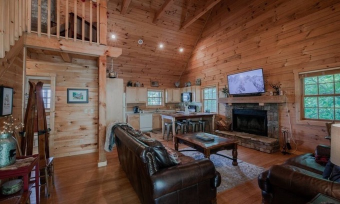 Blowing Rock Cabin | Bear Pause cabin, ideally located between Blowing Rock and Boone!
