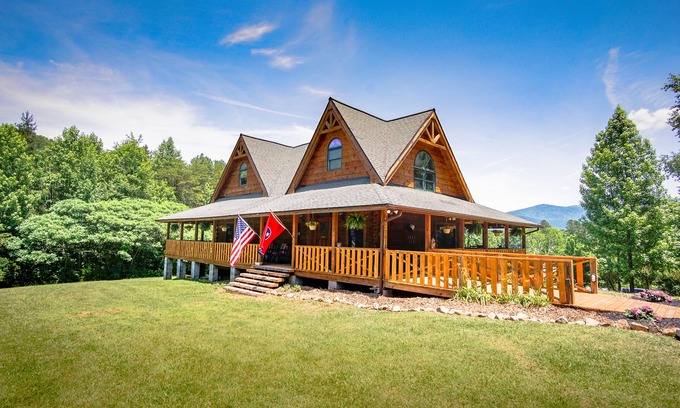 Cosby Cabin | Bear Pause Log Cabin in the Great Smoky Mountains