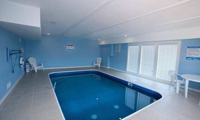 Pigeon Forge Cabin | Bear's Bliss in Pigeon Forge #unforgettable 2 bedroom w/Indoor Pool, Games & Full Theater!