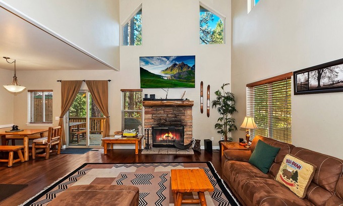Summit Estates House | Bear Summit by Destination Big Bear : Luxury Town Home! Walk Summit! Hot Tub! Flat Fenced Yard! Foosball!