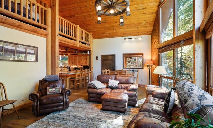 Sundance Apartment | Bear Tooth Lodge w/Hot Tub & Stuart Falls Views