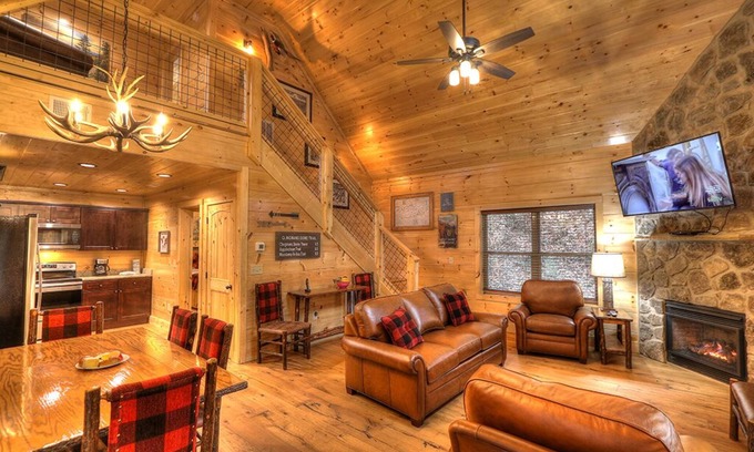 Gatlinburg Cabin | Bear Tracks: Creek-side House is only 6 Blocks from Downtown Gatlinburg