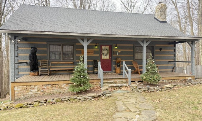 Alpine Lake Cabin | Bearadise 3BR w/Loft Cabin w/Game Room, Fire Pit & Resort Amenities