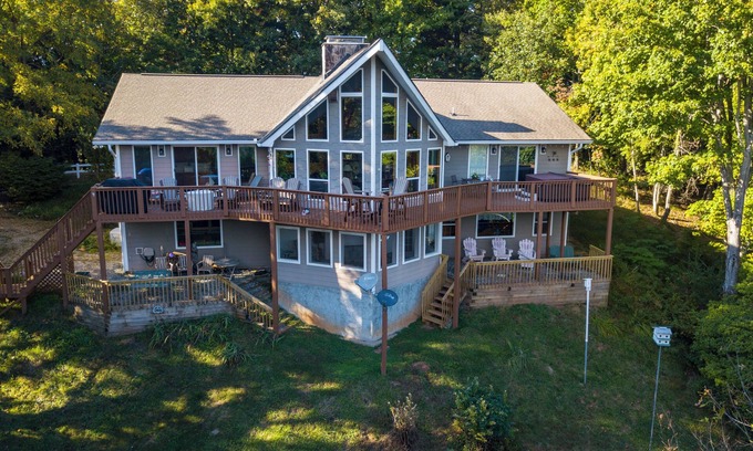 Blairsville House | Bearadise Ridge-Hot tub-Fireplace-Fire pit-Amazing View