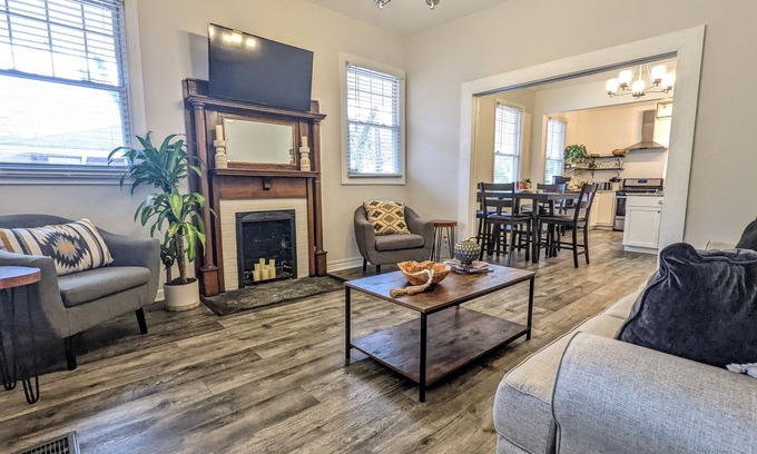 Hendersonville House | Bearcat Bungalow located in the heart of Downtown