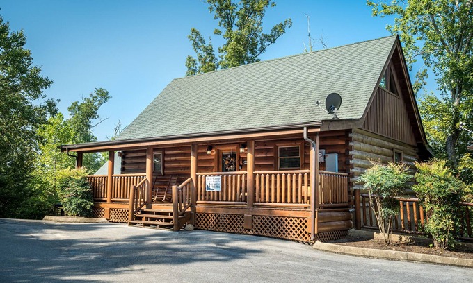 Sevierville Cabin | Bearly Behavin Cabin Rental