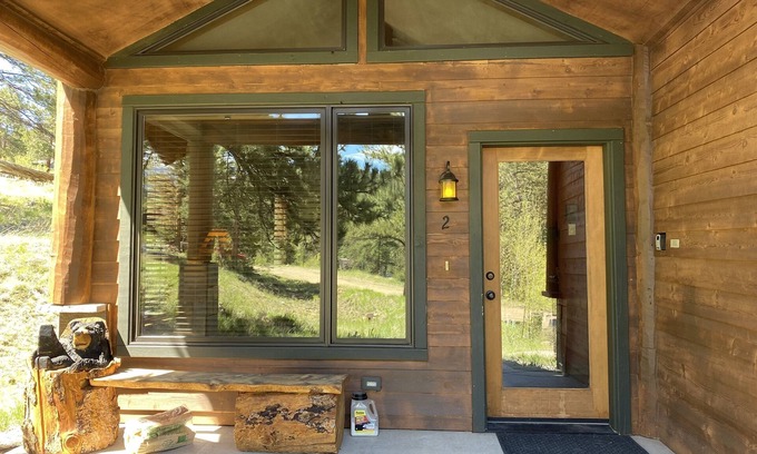 Estes Park Condo | Bears Den 2-Hot tub, 2 Kings, & Views!