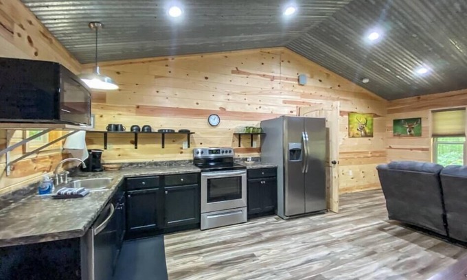 Fort Payne Cabin | 🐻Bears Den! Brand new cabin under the stars with private hot tub! 🌙