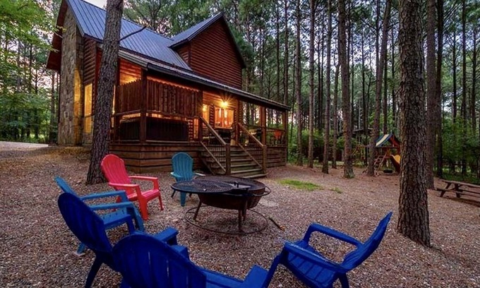 Broken Bow Cabin | Bears 'n Biscuits Cabin, Sleeps 14, Hot tub, Playset, Pool Tbl, 4 brms, 3 baths