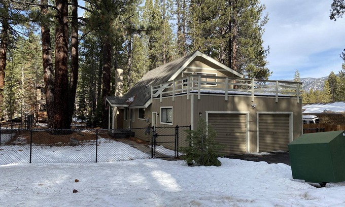 Pioneer Trail Cabin | 🐻Beary Cute 4BR/5Beds Family Cabin~Heavenly 5 miles~Pingpong~Foosball