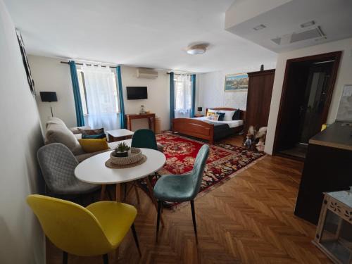 Old Town House | Beatrix Suites