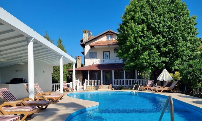 Dalyan City Center Villa | Beatufiul Villa Close to the Town Centre With Private Gardens and Swimming Pool