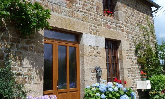Buais-les-Monts Cottage | Beautiful 17th century cottage in a lovely quiet countryside location