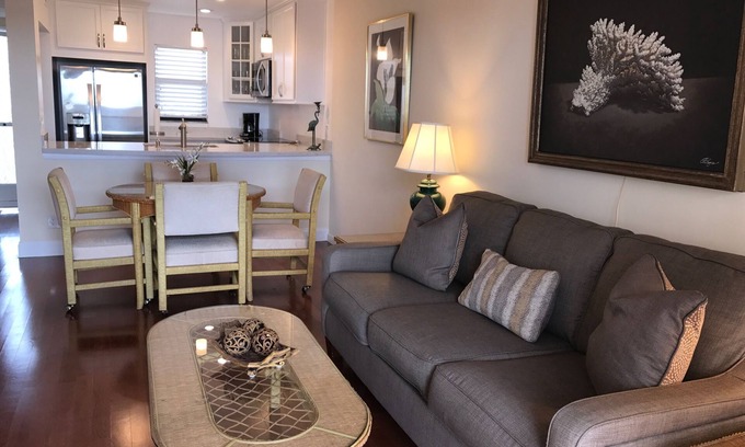 Old Naples Condo | Beau Mer Large 1-Bedroom Condo Overlooks Naples Bay - 0.5 Mile Walk to Downtown!