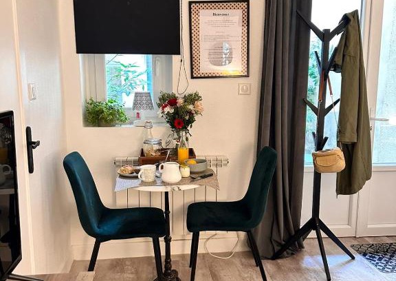 Moulins Apartment | Beau studio et sa terrasse quartier historique