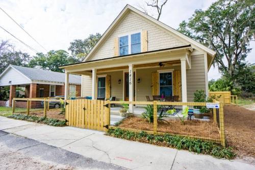Pigeon Point House | Beaufort Cottage in Pigeon Point Near Downtown Beaufort and Paris Island