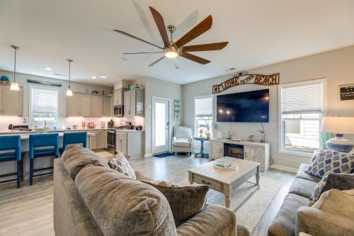 Morehead City House | Beaufort Townhome with Game Room 8 Mi to Beaches!