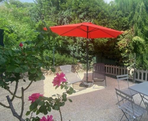 Nyons Apartment | BEAUSOLEIL , appartement neuf, climatisé , Jardin clos , 2 chambres, parking privé, calme, 900 m du centre de nyons