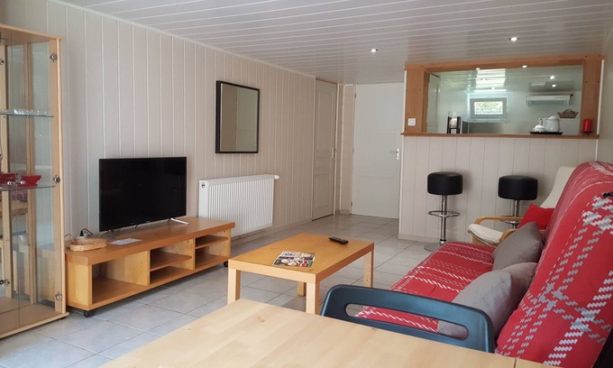 Saint-Germain-les-Corbeil Apartment | Beautiful 1-room studio 30 km from Paris
