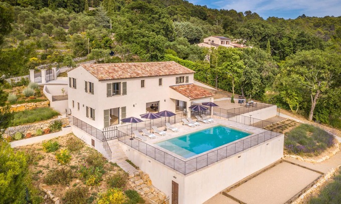 Saint-Cezaire-sur-Siagne House | beautiful new villa of 300 square meters with heated pool