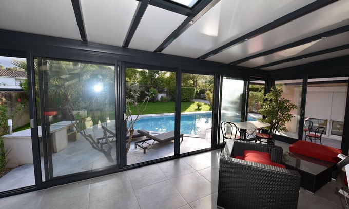 Saint-Clement-de-Riviere Villa | Beautiful architect-designed villa 200 m 2 with swimming pool
