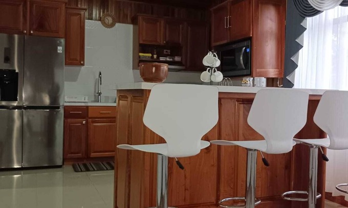 Buenos Aires House | Beautiful house! family sized, 5 minutes from downtown Santa Elena
