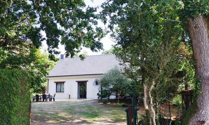 La Chapelle-sur-Erdre House | Beautiful house with garden, 3 bedrooms with bathroom, sleeps 6 to 8, near Nantes