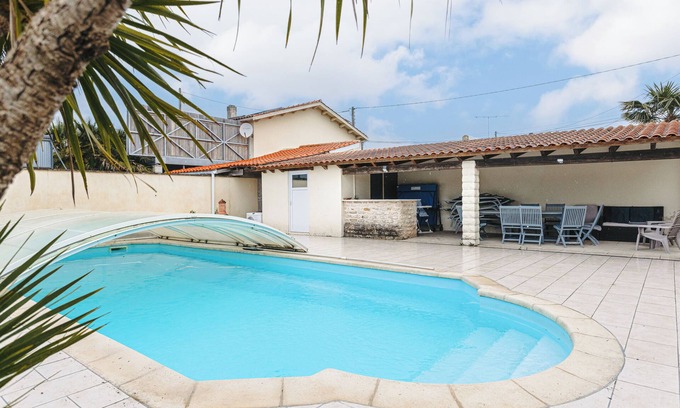 Boyardville House | Beautiful Boyardville House with Heated Pool 900 m from the Beach