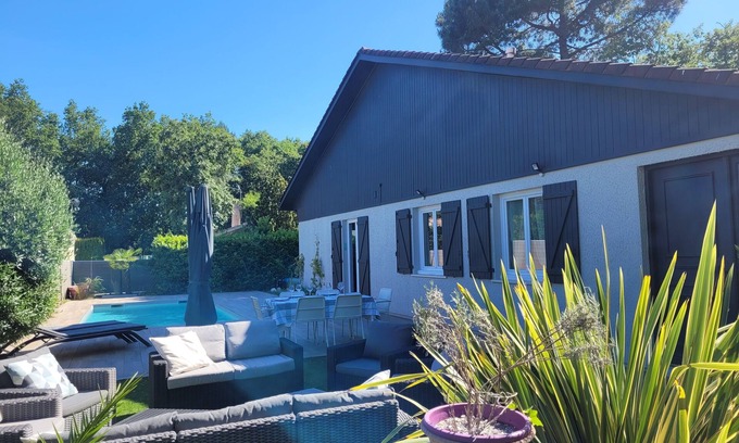 Saint-Medard-en-Jalles Villa | Beautiful villa with pool between Bordeaux and the ocean