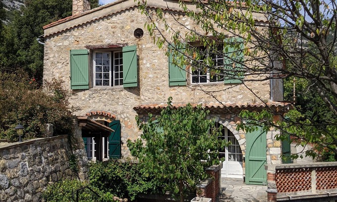 Escragnolles House | Beautiful Provencal farmhouse nestled in the mountains