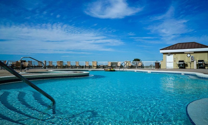 Panama City Beach Condo | Beautiful 1 BR /2 BA Condo! Sleeps 6! Gorgeous views of the water! 5 stars!