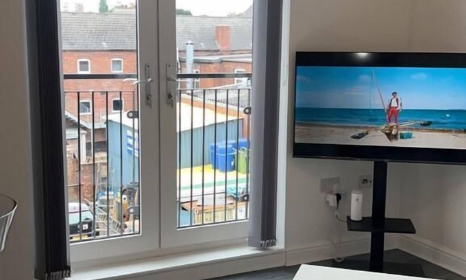 Tipton Apartment | Beautiful 1-Bed Apartment in Tipton