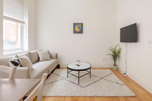 Camden Town Apartment | Beautiful 1 Bed Flat 2 Minute Walk To Camden Station
