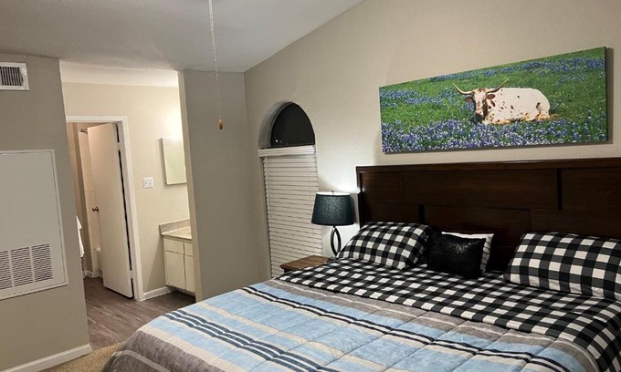 George Bush Park/Eldridge Apartment | Beautiful 1-bedroom Townhome with nice amenities