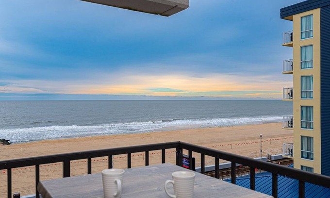 Ocean City Condo | Beautiful 1 BR Unit on the Boardwalk with a Pool!