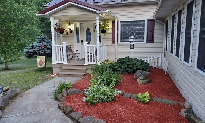Lewisburg House | Beautiful 100+ acre Farm ony 4 miles from downtown Lewisburg, WV
