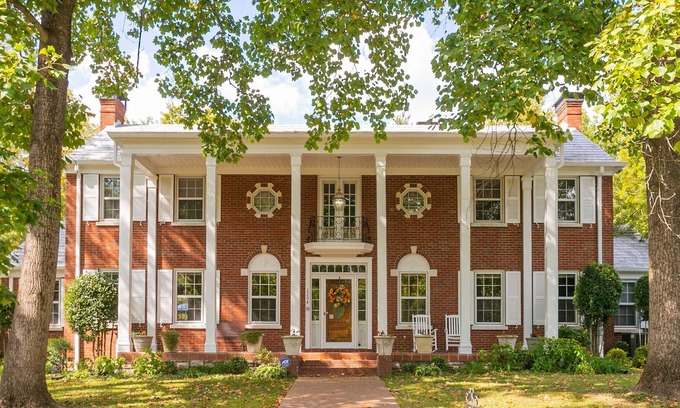 Donelson Hills House | Beautiful 1930's Historic home, 5 miles to DT, airport and Opry!