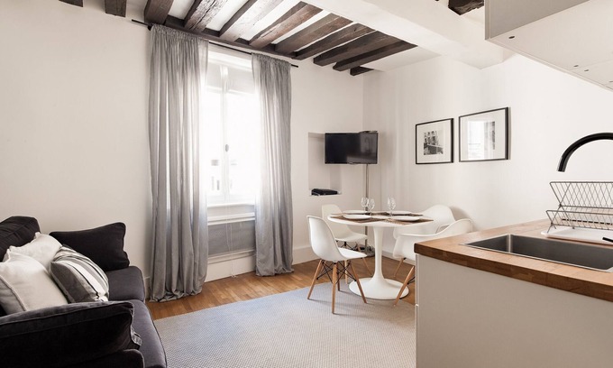 Quartier de la Monnaie Apartment | Beautiful 1bdr apartment, 6th arr. steps away from Notre Dame