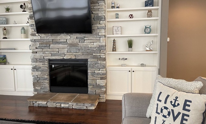 Arnolds Park Condo | Beautiful 1st floor corner condo in the Brooklyn Bridge Building at Bridges Bay!