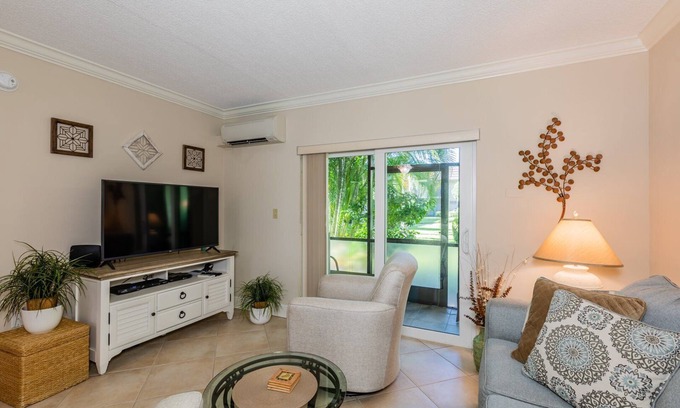 Marco Island Condo | Beautiful 1st floor condo located close to public beach