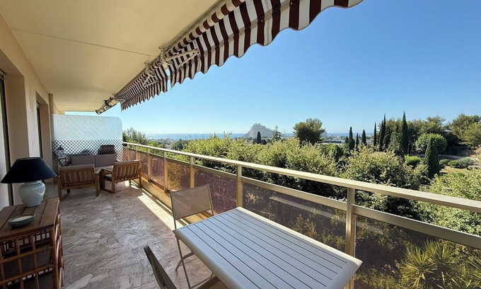 Bastide Giraud Condo | Beautiful 2-bedroom apartment with sea view - swimming pool - tennis court