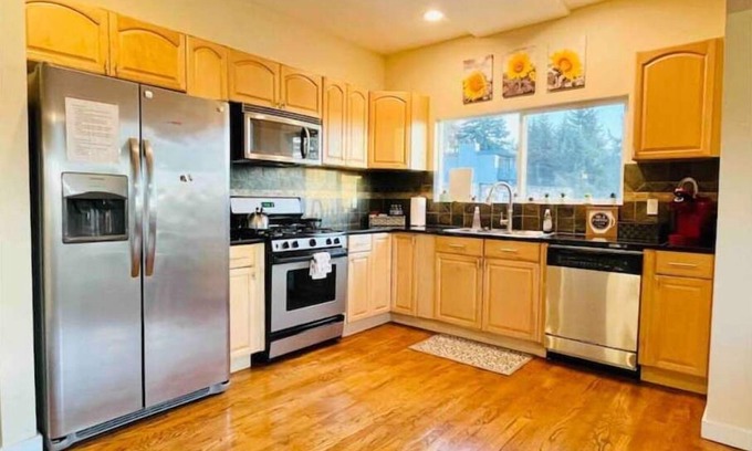 West Queen Anne House | Beautiful 2 Bdrm Home- Location & Gorgeous VIEWS