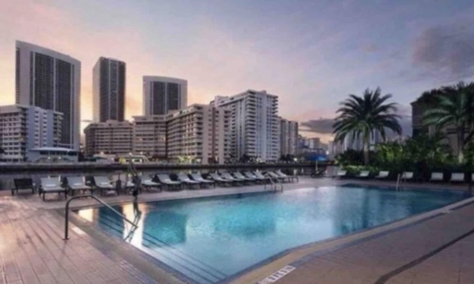 Hallandale Beach Condo | Beautiful 2 bedroom condo w/ocean views