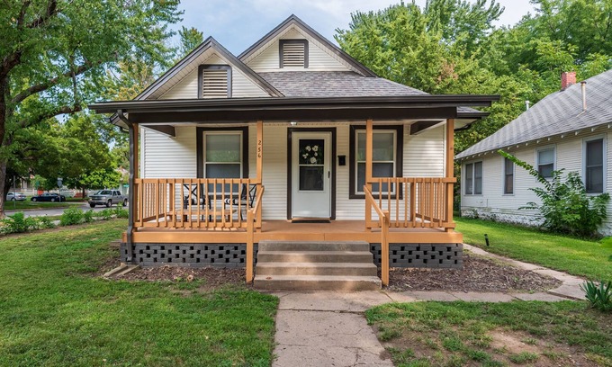 Wichita House | Beautiful 2 Bed 1 Bath home near College Hill