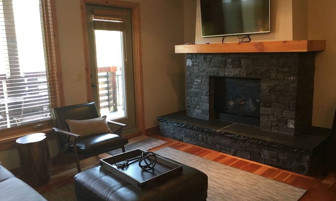 Canmore Condo | Beautiful 2 bed, 2 bath, condo walking distance to downtown. Sleep 6