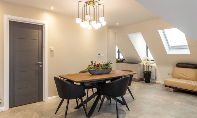 Golders Green Apartment | Beautiful 2-Bed Apartment in London