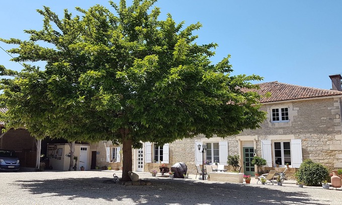 Mauprevoir Cottage | Beautiful 2-Bed Manor House Gite in Mauprévoir
