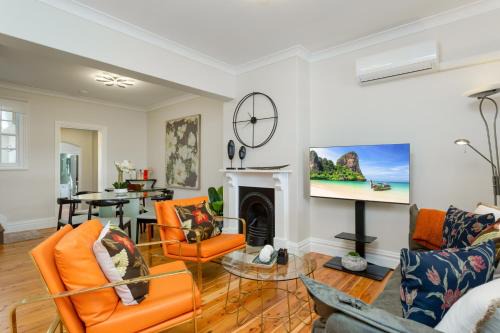 Darling Harbour House | Beautiful 2-Bed Terrace House with Outdoor Areas