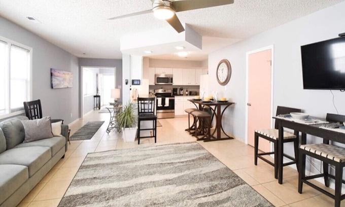 Northeast Virginia Beach House | Beautiful 2 Bedroom 2 1/2 Bath Town Home on Va Beach North End