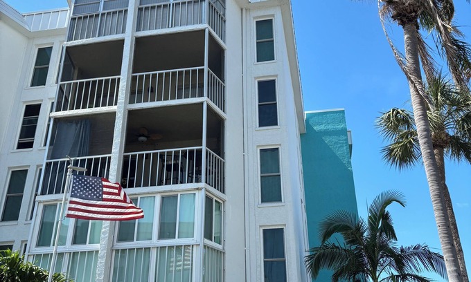 Maximo Condo | Beautiful 2-bedroom condo with Marina View